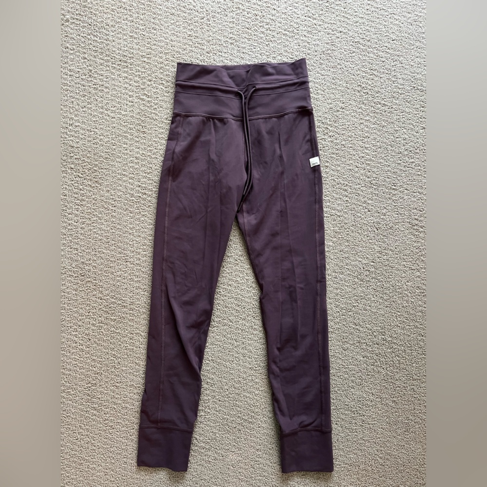 Vuori Daily Legging in Eggplant, Size 0